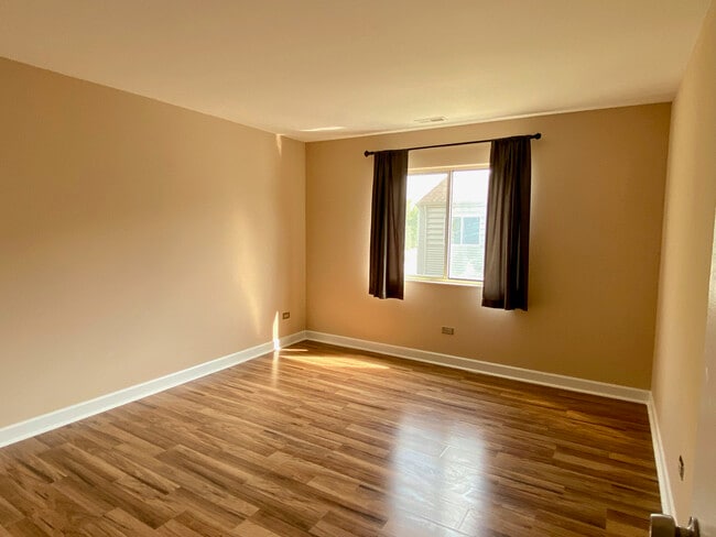 Building Photo - 44 N Park Ave