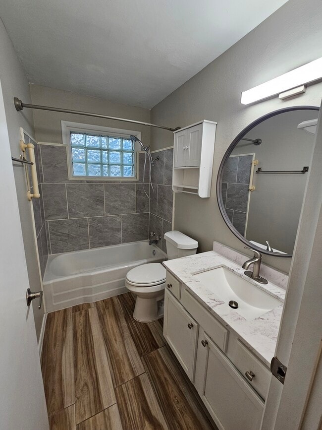 Building Photo - 1010 S Plains Park Dr
