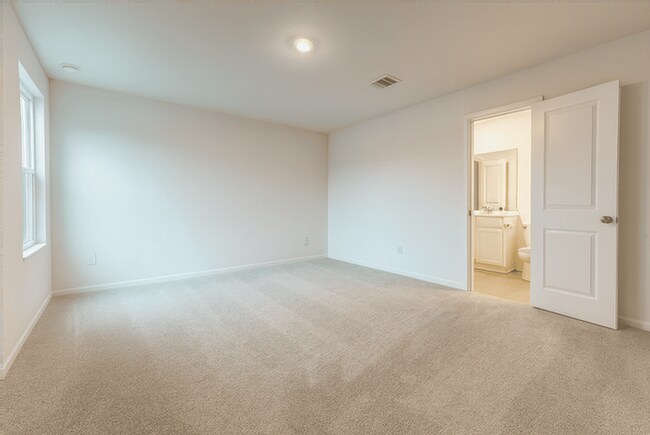 Foto del edificio - 1516 Sunset Ridge Dr