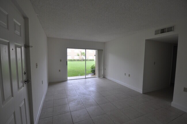 Building Photo - 1215 Benoist Farms Rd