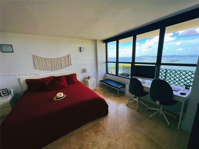 Foto del edificio - 780 NE 69th St