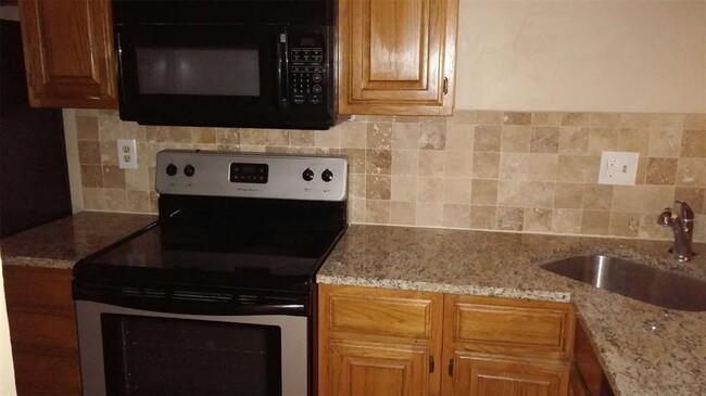 Foto del edificio - 8545 Midpark Rd