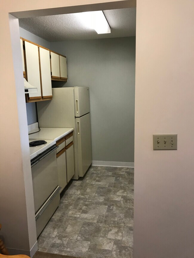 146 Eastern Ave Unit 204, Manchester, NH 03104 Condo for Rent in