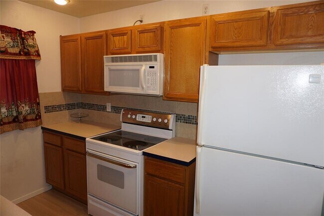 Building Photo - 1525 Ramada Dr