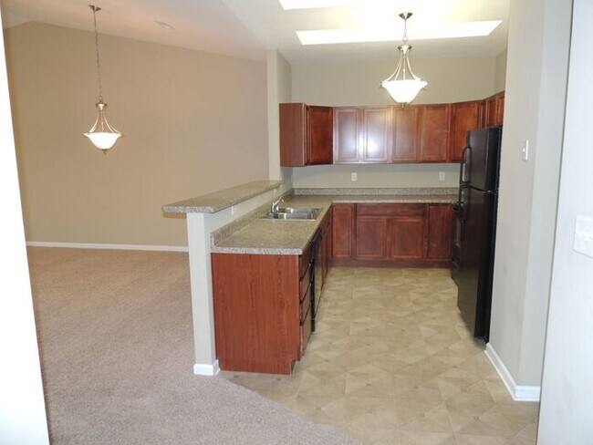Building Photo - 2 bed, 2 bath, 2 car garage one level townhouse in West Knoxville