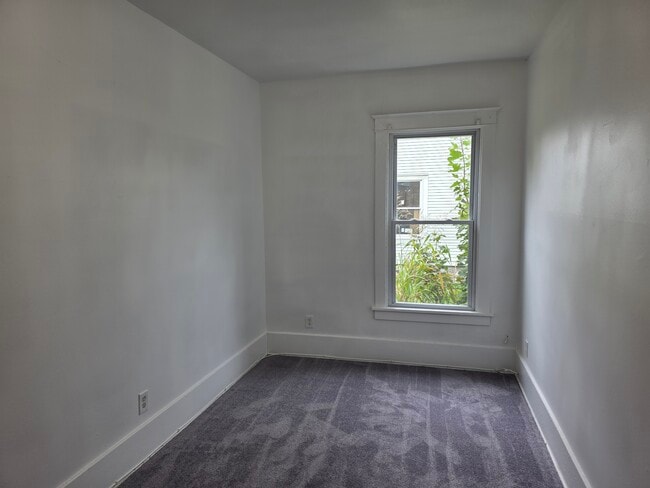 Building Photo - 114 N Park St