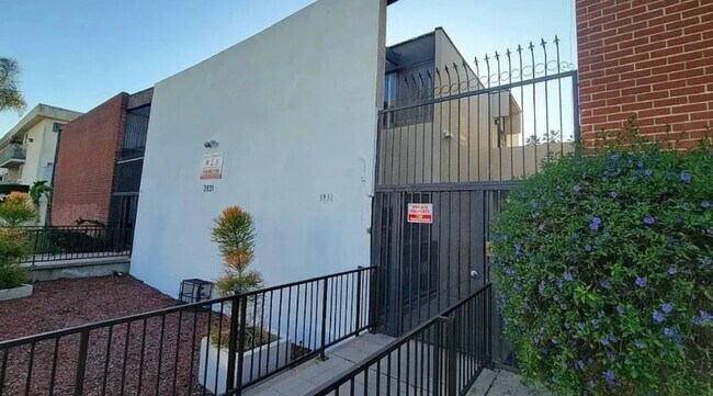 Foto del edificio - 3931 Ursula Ave.