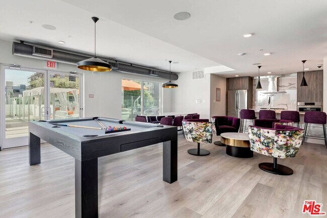 Foto del edificio - 525 Wilton Pl