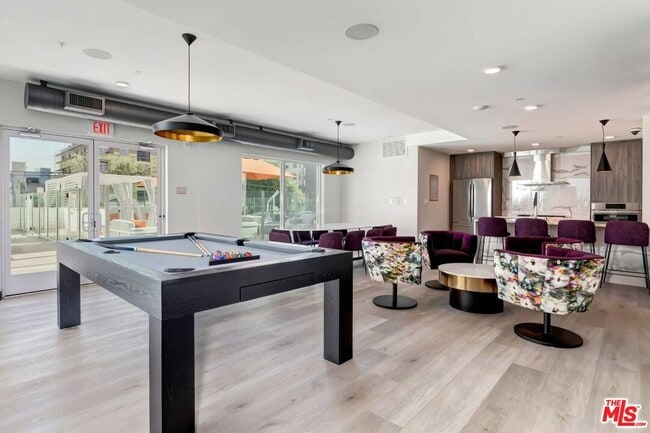 Foto del edificio - 525 Wilton Pl