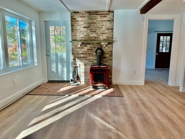 Foto del edificio - 24 Old Mill Rd