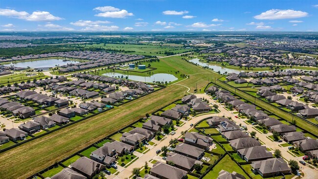 Foto del edificio - 24119 Kingdom Isle Ln