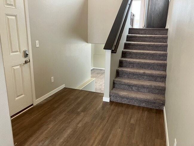 Building Photo - 4 Bed 2.5 Bath Single Family Home