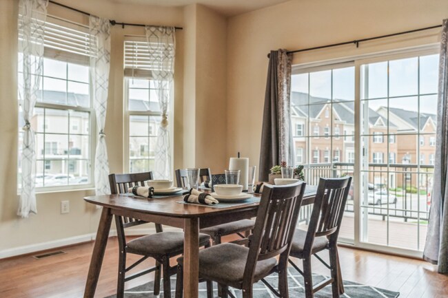 Foto del edificio - 7980 Blue Stream Dr