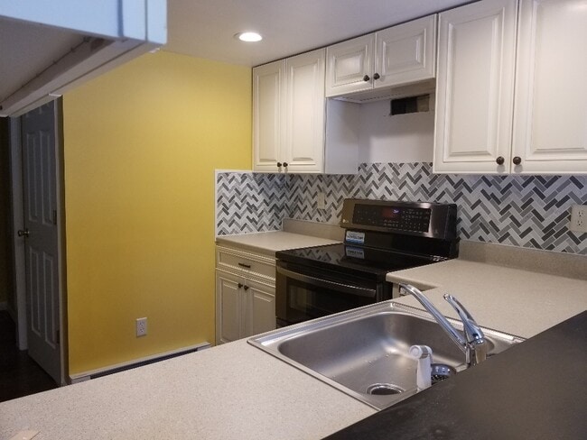Building Photo - Do Not Miss Out On Seeing This Cute As A B...