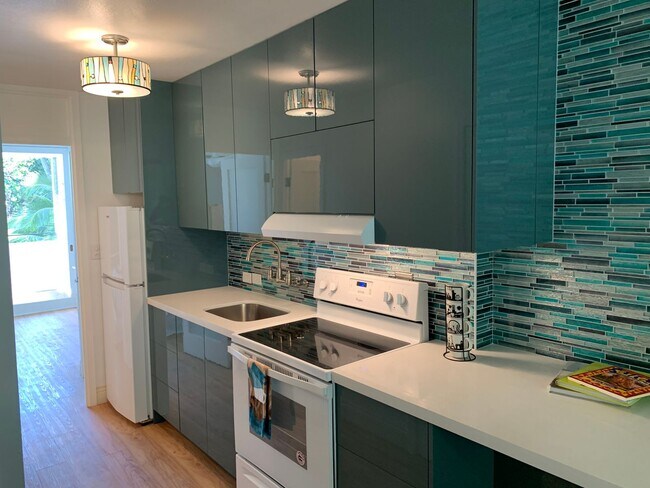 Foto del edificio - Fully Furnished. Updated. Waikiki (No parking)