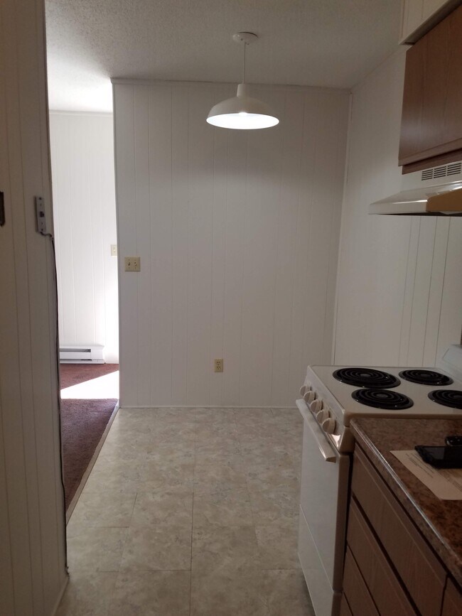 Building Photo - 819 N Cory St