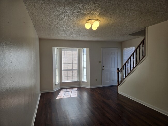 Building Photo - 115 Oak Ridge Ave