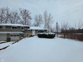 Building Photo - 10166 Southeastern Ave