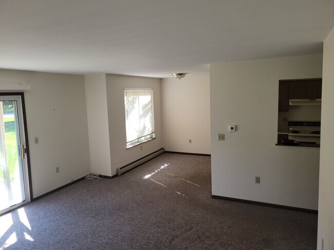 Foto del edificio - 15481/15501 Clovernook Drive