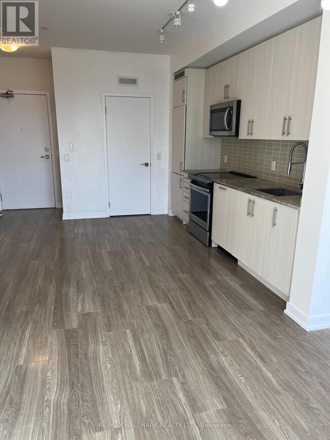 Photo du bâtiment - 4055-4055 Parkside Village Dr
