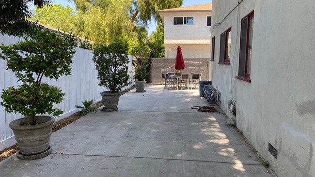 Building Photo - 4949 Coldwater Canyon Ave
