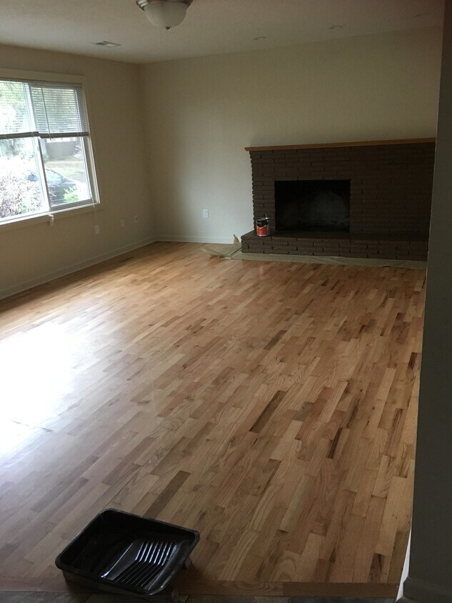 Primary Photo - 152 E Hatton Ave