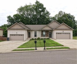 Building Photo - 301 Chase Dr