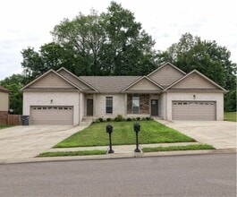 Building Photo - 301 Chase Dr