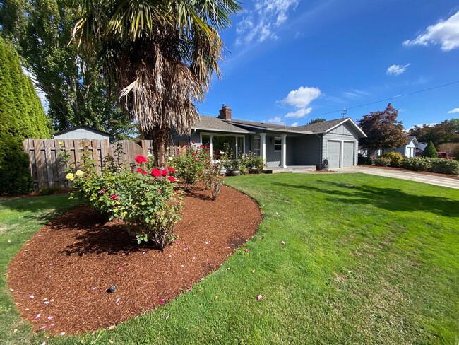 Building Photo - 1455 Manzanita St NE