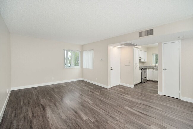 Foto del edificio - Lynwood Knolls