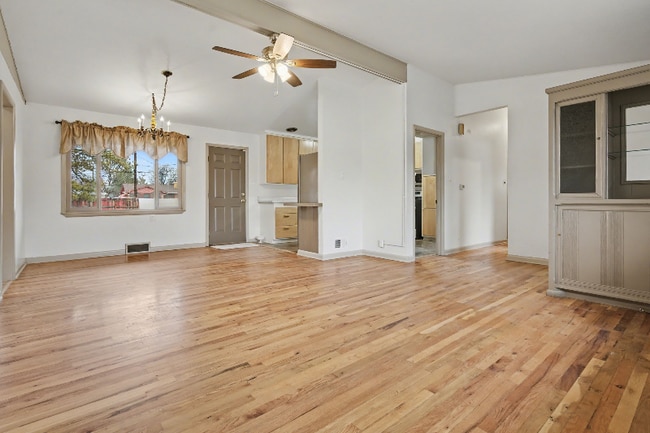 Foto del edificio - 450 Elm Ct