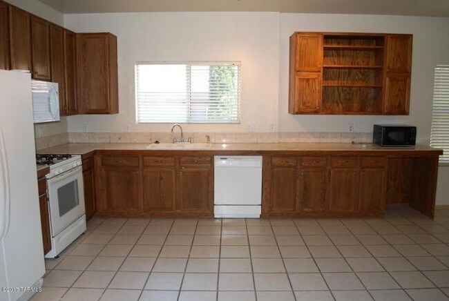 Building Photo - Rancho Sahuarita!