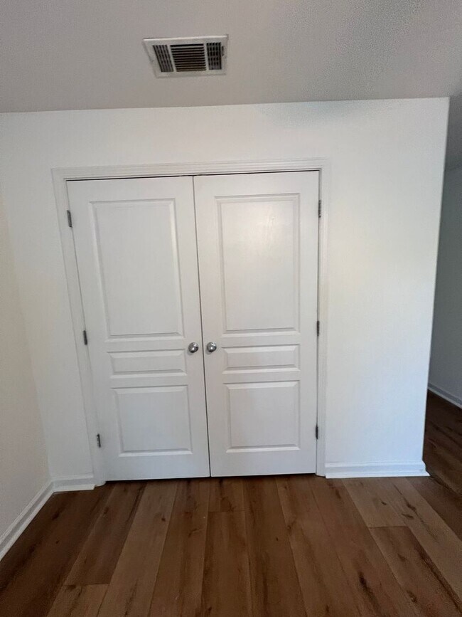 Building Photo - 16-1611 Summers