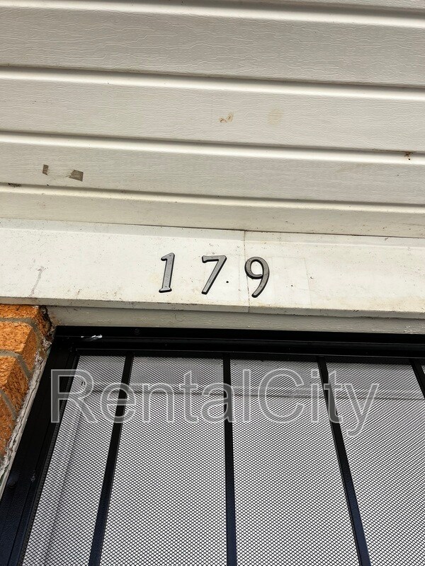 Foto del edificio - 179 Navy Dr