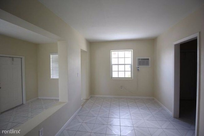 Building Photo - 1575 NE 154th St