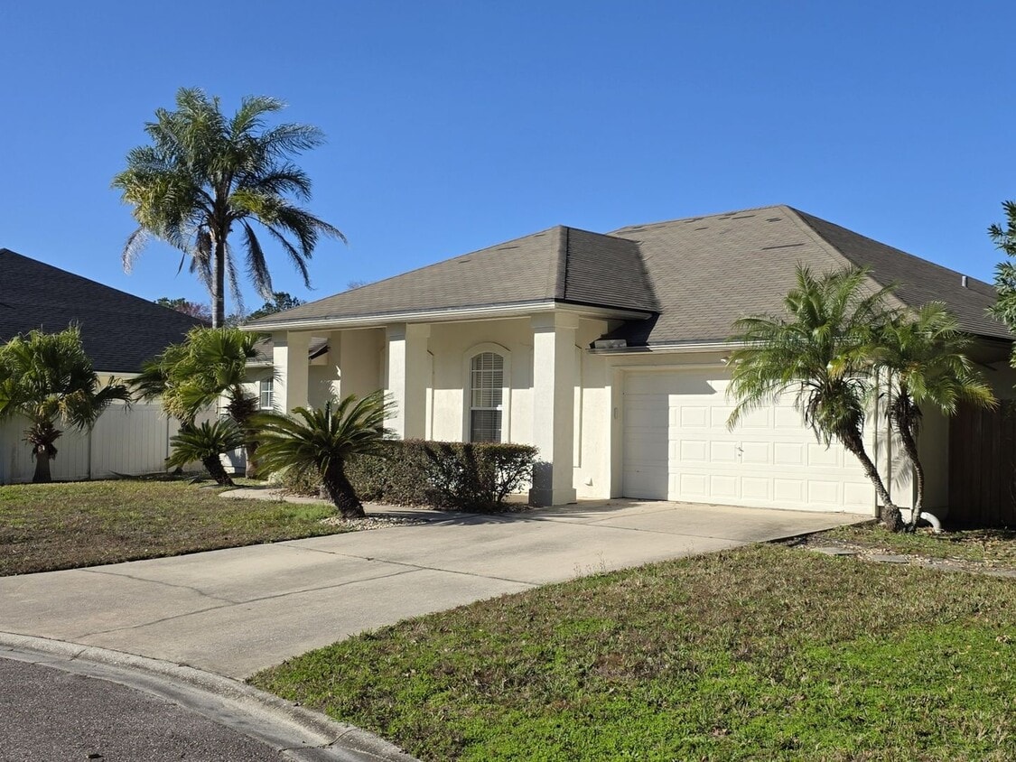 Cosey Cul-De-Sac Living in the Desirable Foxchase Community! - Cosey Cul-De-Sac Living in the Desirable Foxchase Community!