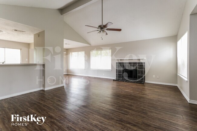 Foto del edificio - 22319 Meadowrock Dr