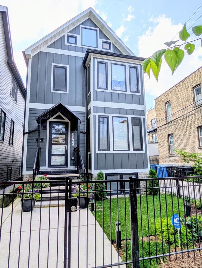 Building Photo - 3144 N Leavitt St