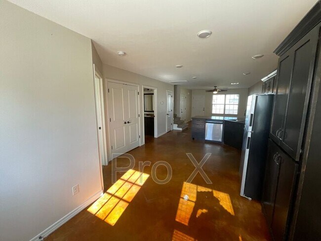 Foto del edificio - 408 Carson Way