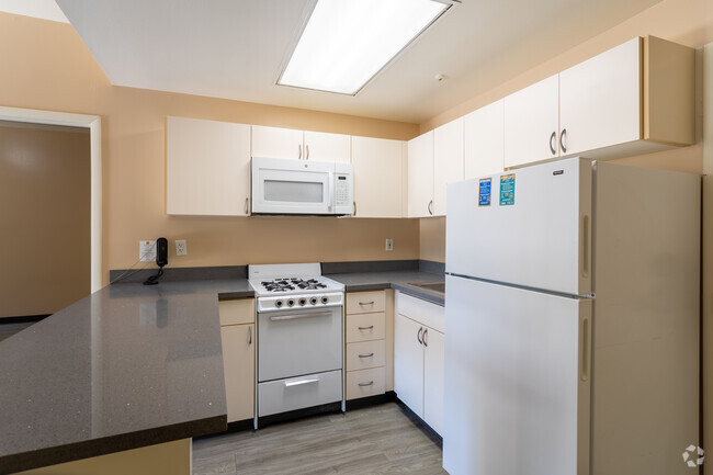 2HAB, 2BA - 815 ft² - International Village UCR Student Housing