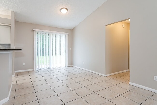 Building Photo - 1225 Peabody Dr E