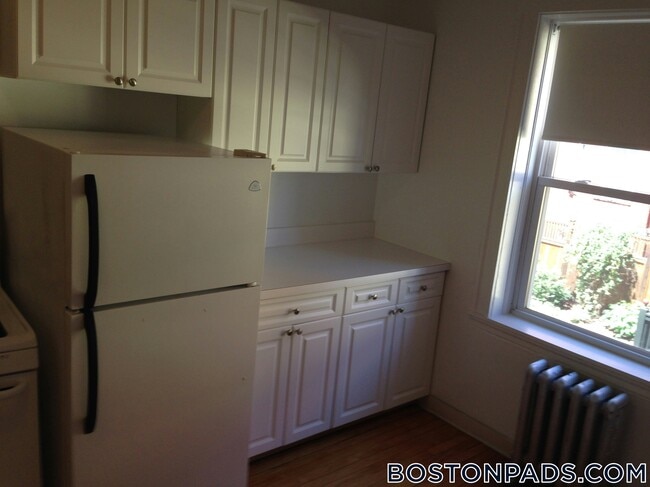 Building Photo - 14 Centre St