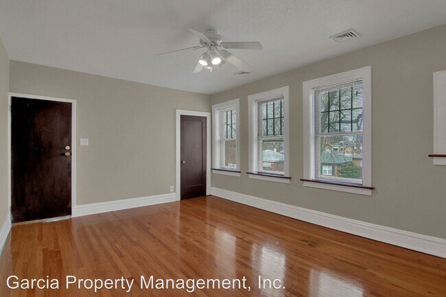 Foto del edificio - 4964 Parker Ave