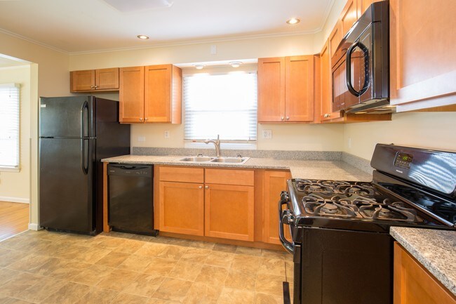 Foto del edificio - 63 S Midland Ave