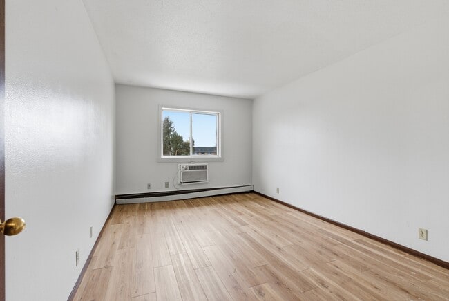 Building Photo - Meadow Ridge Apartments