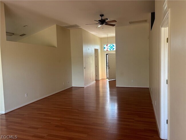 Foto del edificio - 4620 Varsity Cir