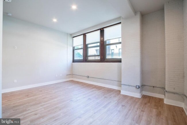 Building Photo - 1300 S 19th St