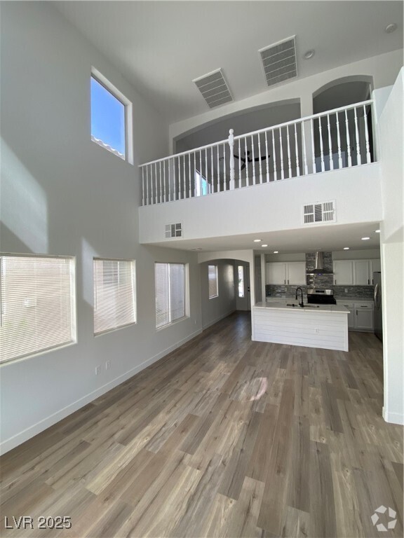 Building Photo - 5301 Valencia Crest Ave