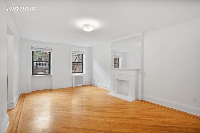 Building Photo - 467 1st St