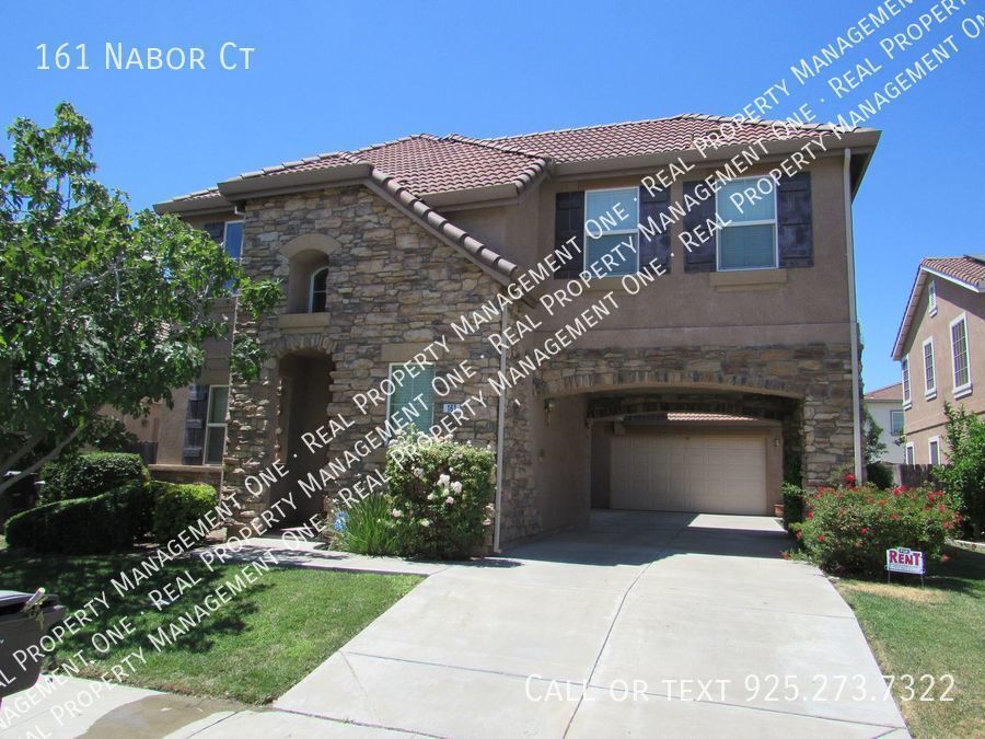 Foto principal - Gorgeous 4 Bed, 3.5 Bath in Perfect Tracy ...